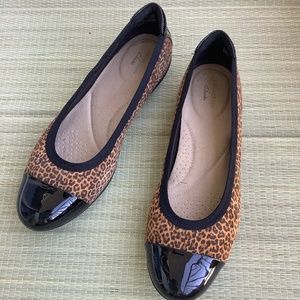 Clark’s two-tone flats, Size 8.5